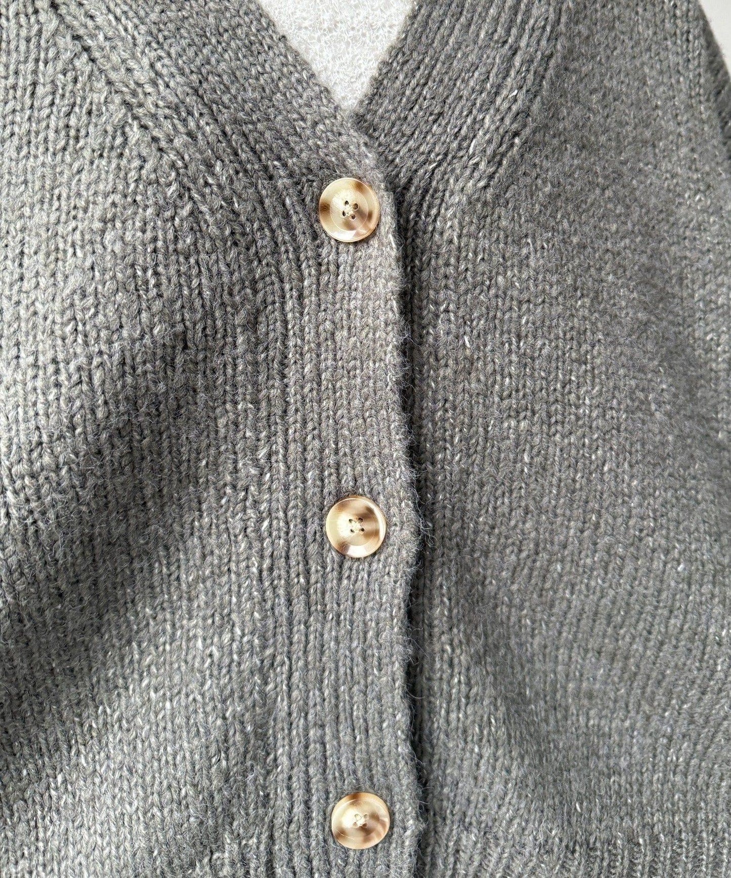 寬鬆版型V領針織開衫