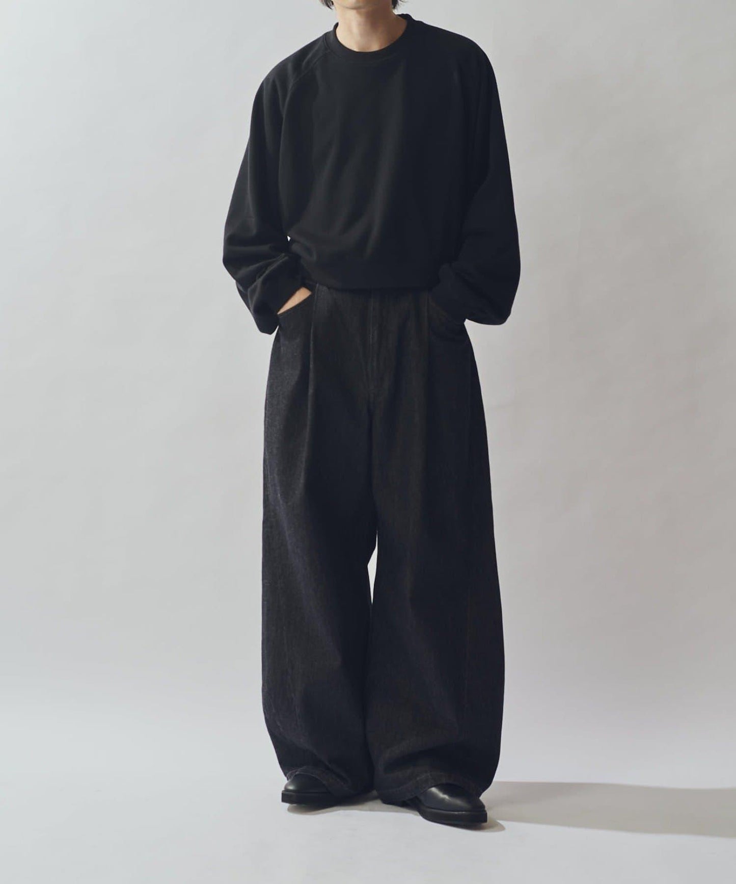 硬挺直筒牛仔褲