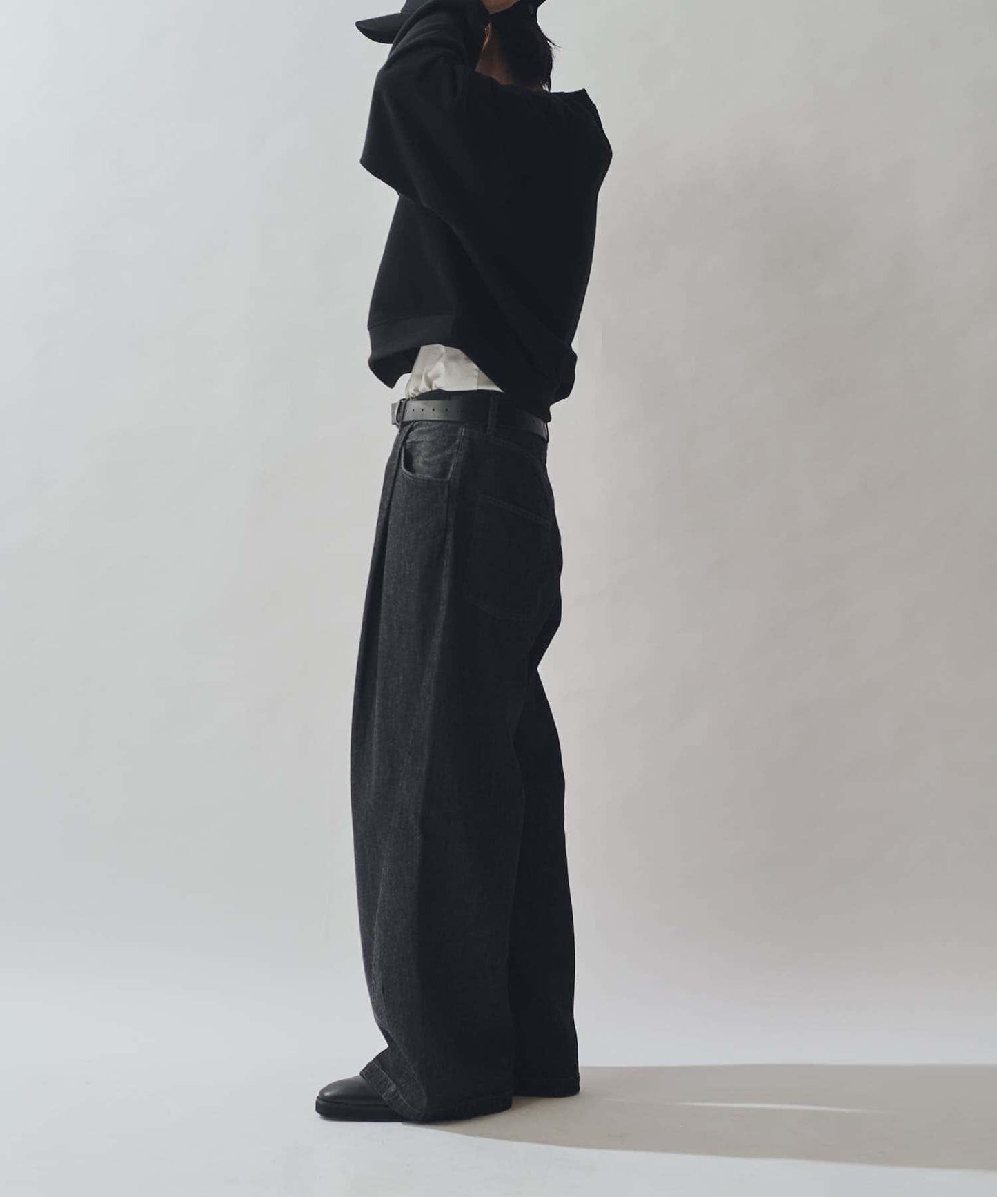 硬挺直筒牛仔褲