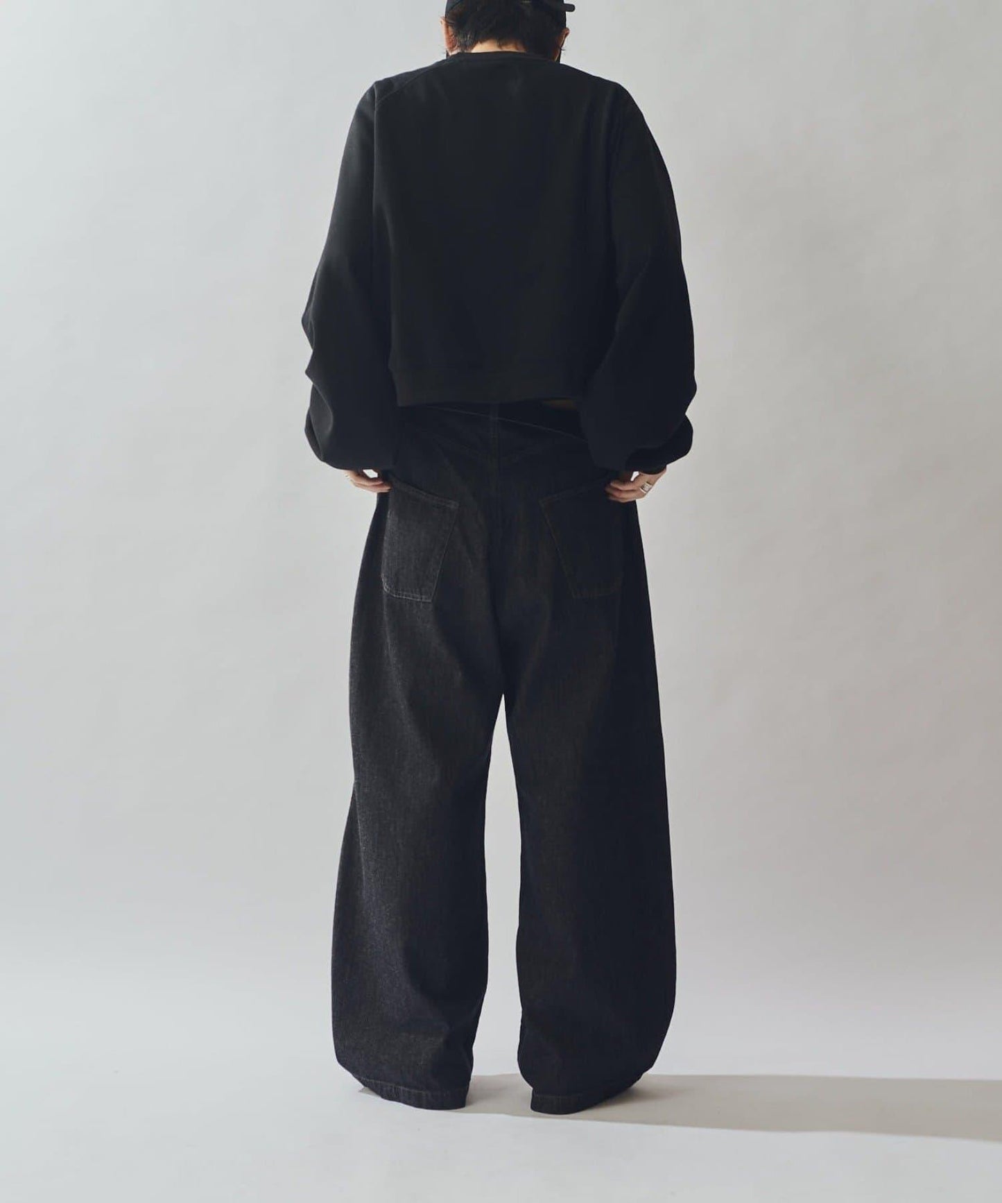 硬挺直筒牛仔褲