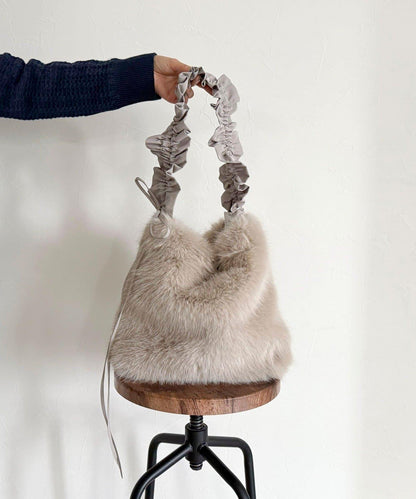 褶皺手柄仿皮草單肩包