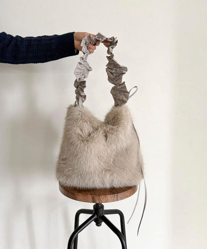 褶皺手柄仿皮草單肩包