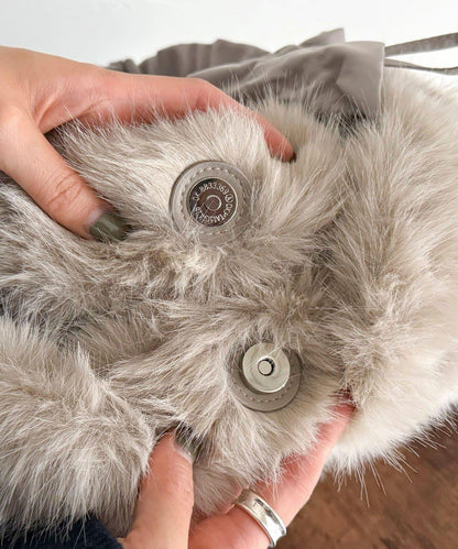 褶皺手柄仿皮草單肩包