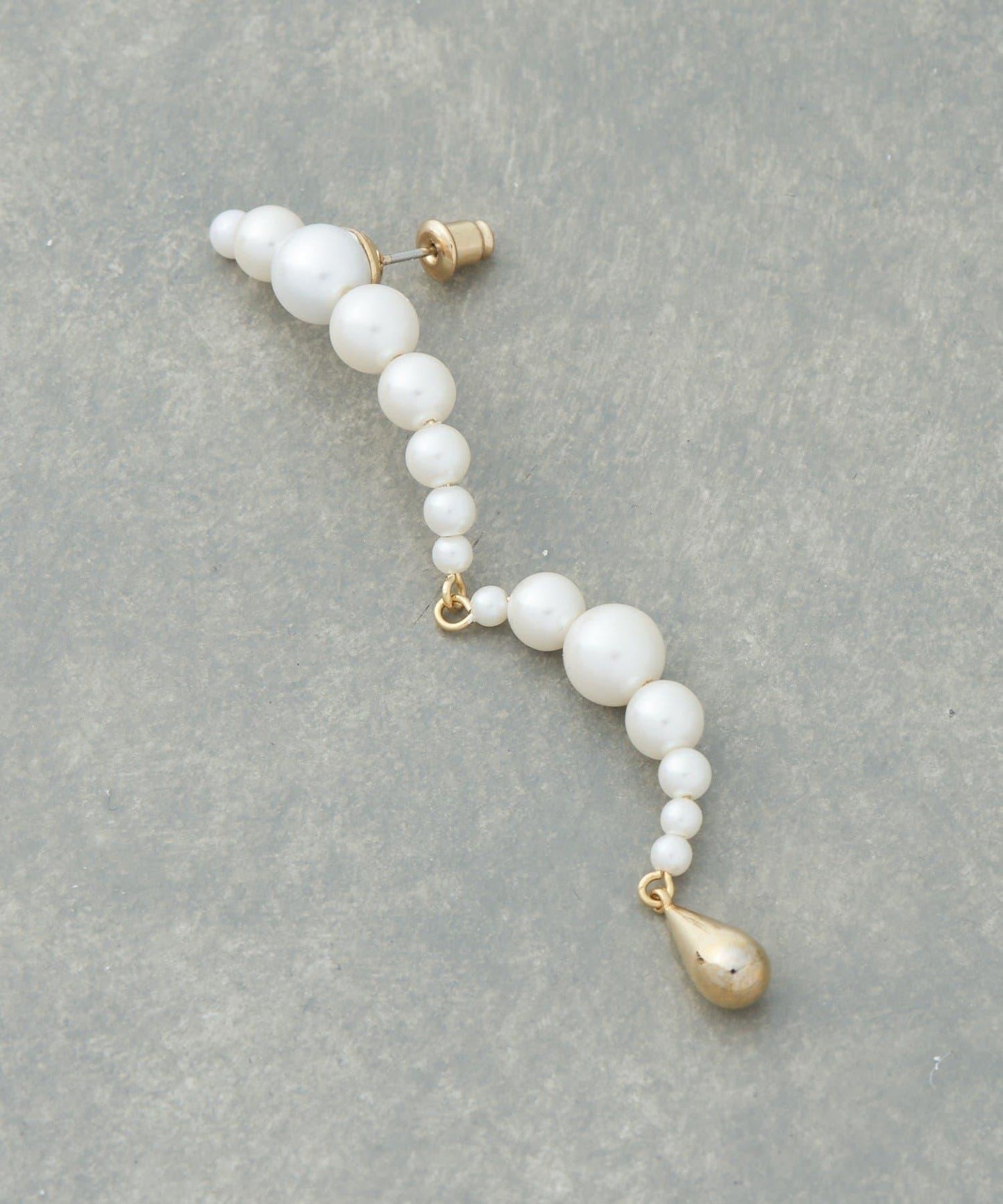 【近日開始】線條珍珠單隻耳釘