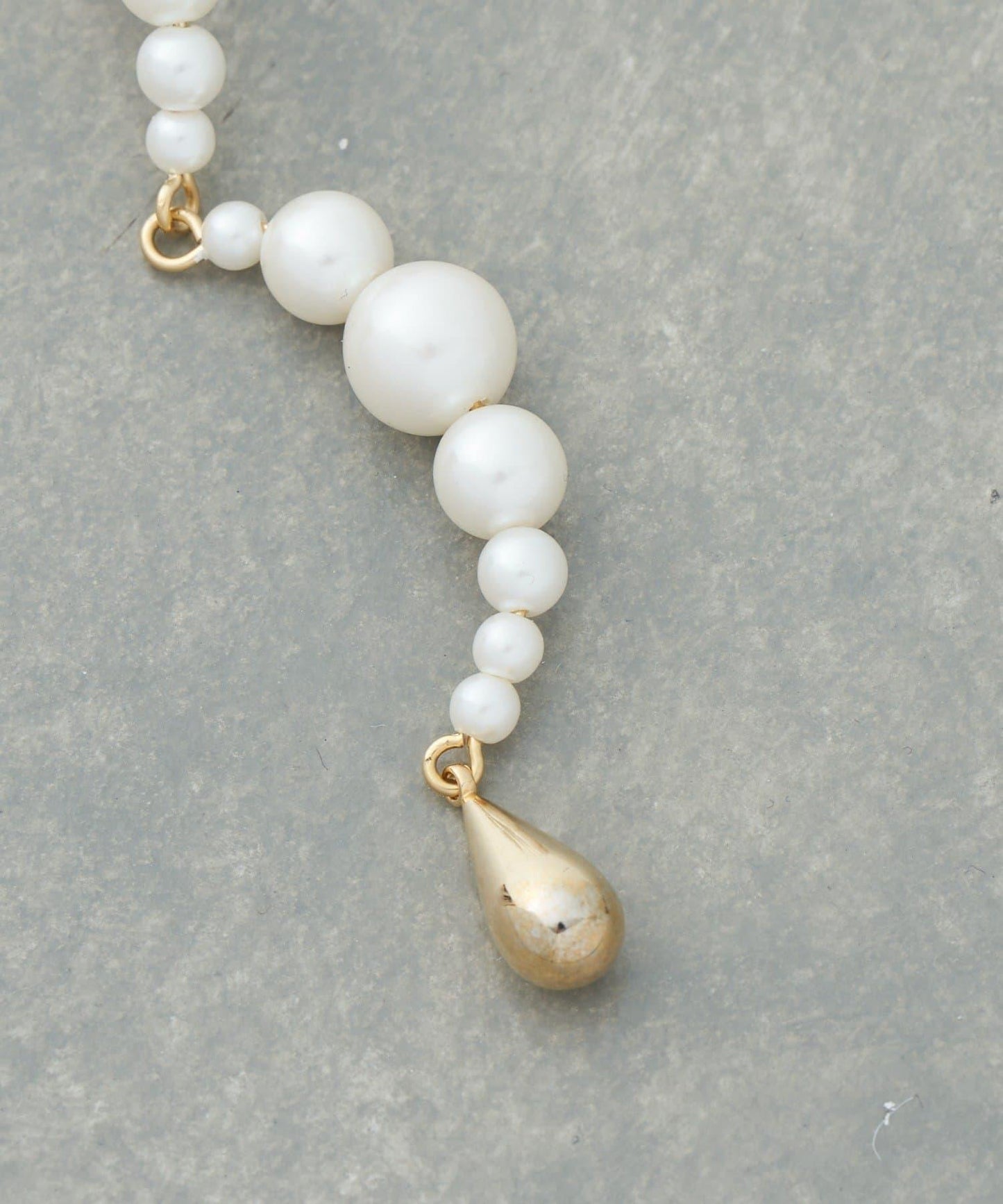 【近日開始】線條珍珠單隻耳釘