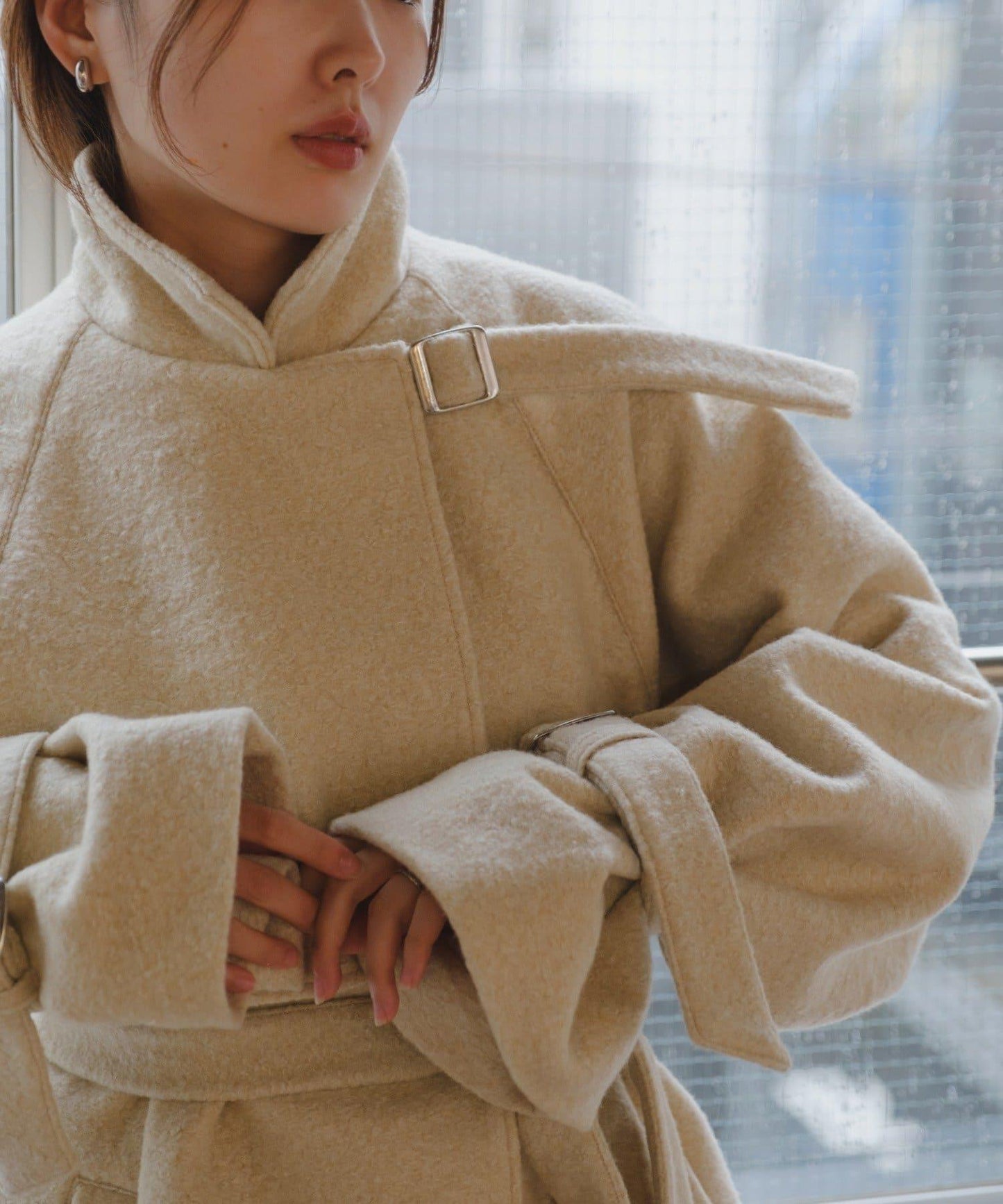 高領喇叭袖大衣