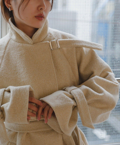 高領喇叭袖大衣