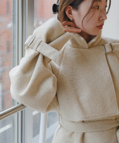 高領喇叭袖大衣