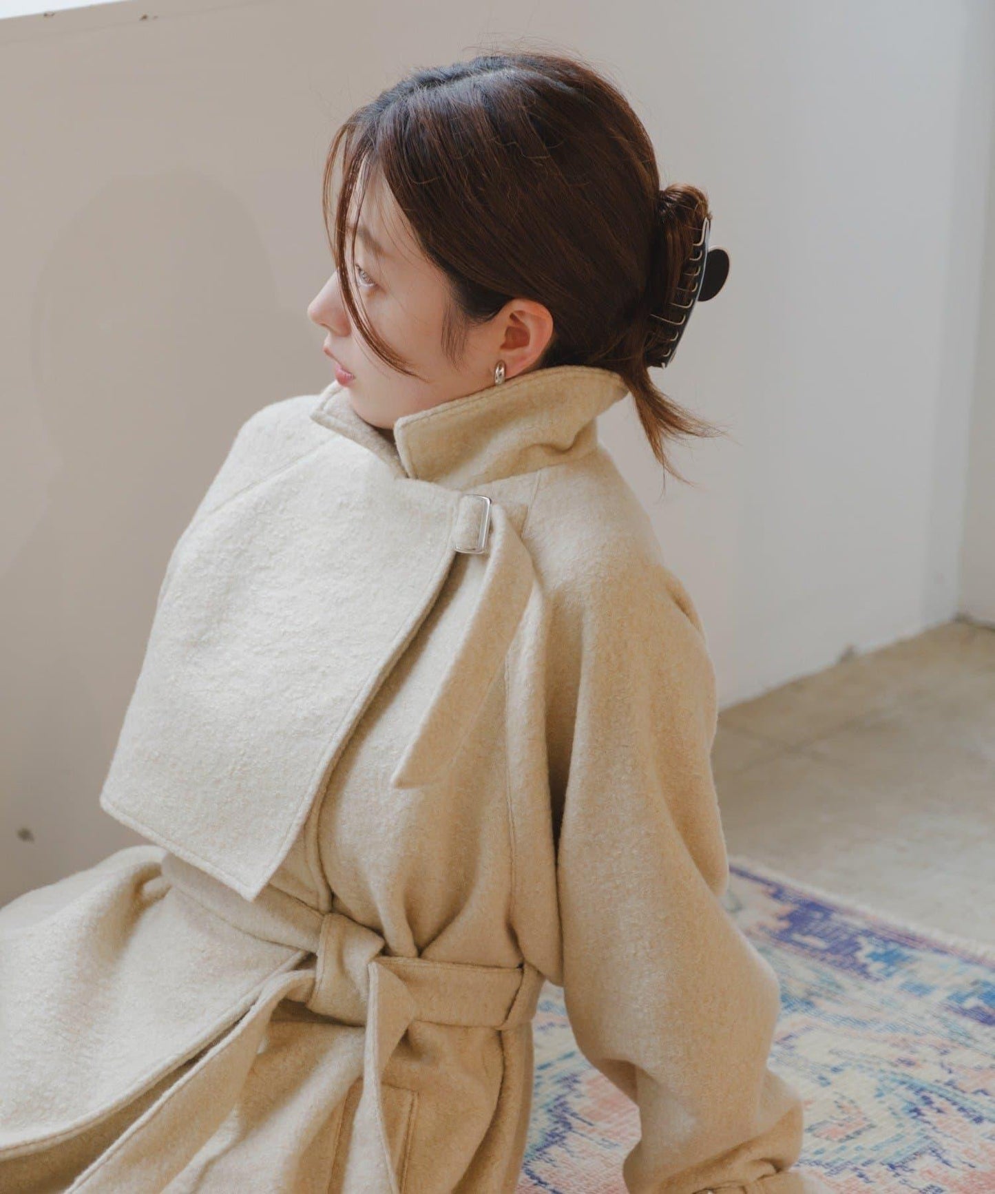 高領喇叭袖大衣