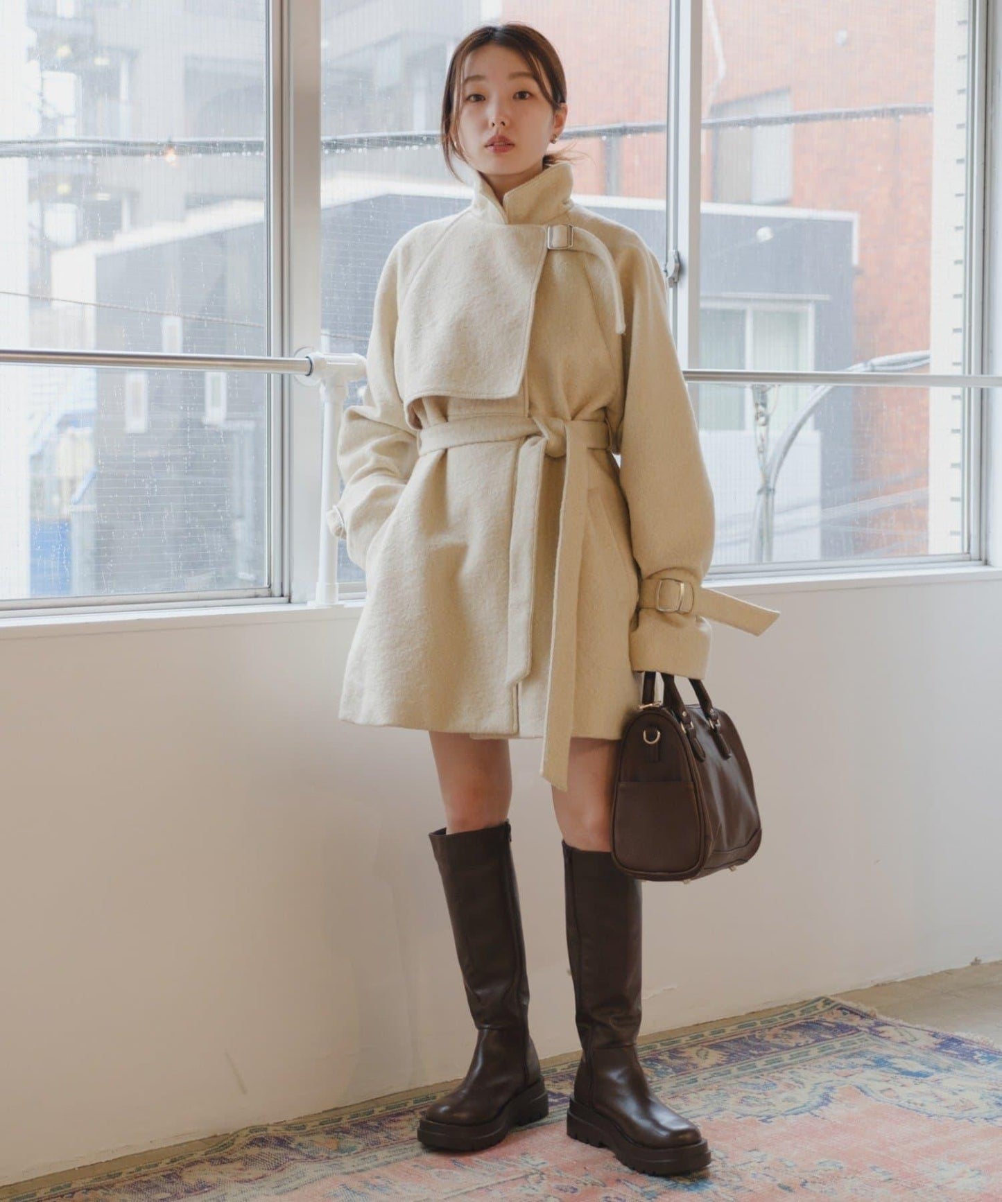 高領喇叭袖大衣