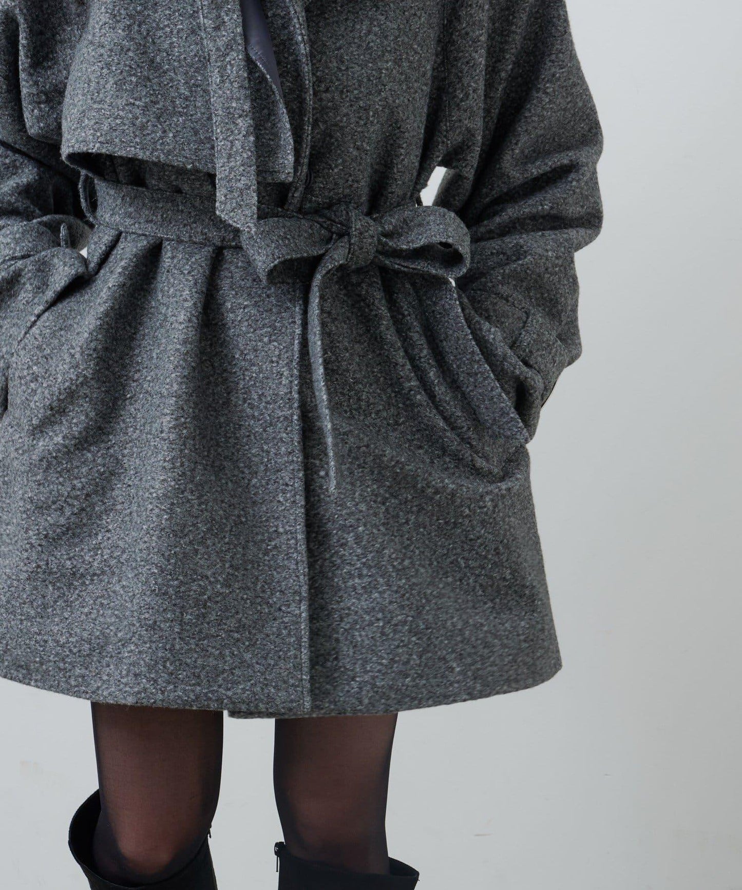 高領喇叭袖大衣