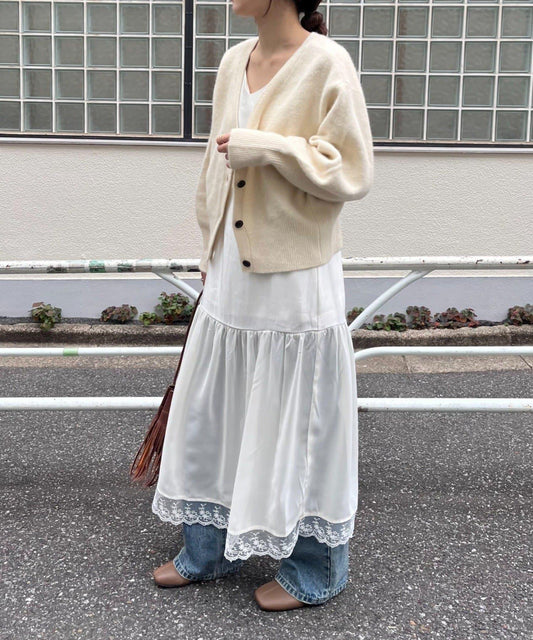 拼接蕾絲下襬緞面吊帶連衣裙