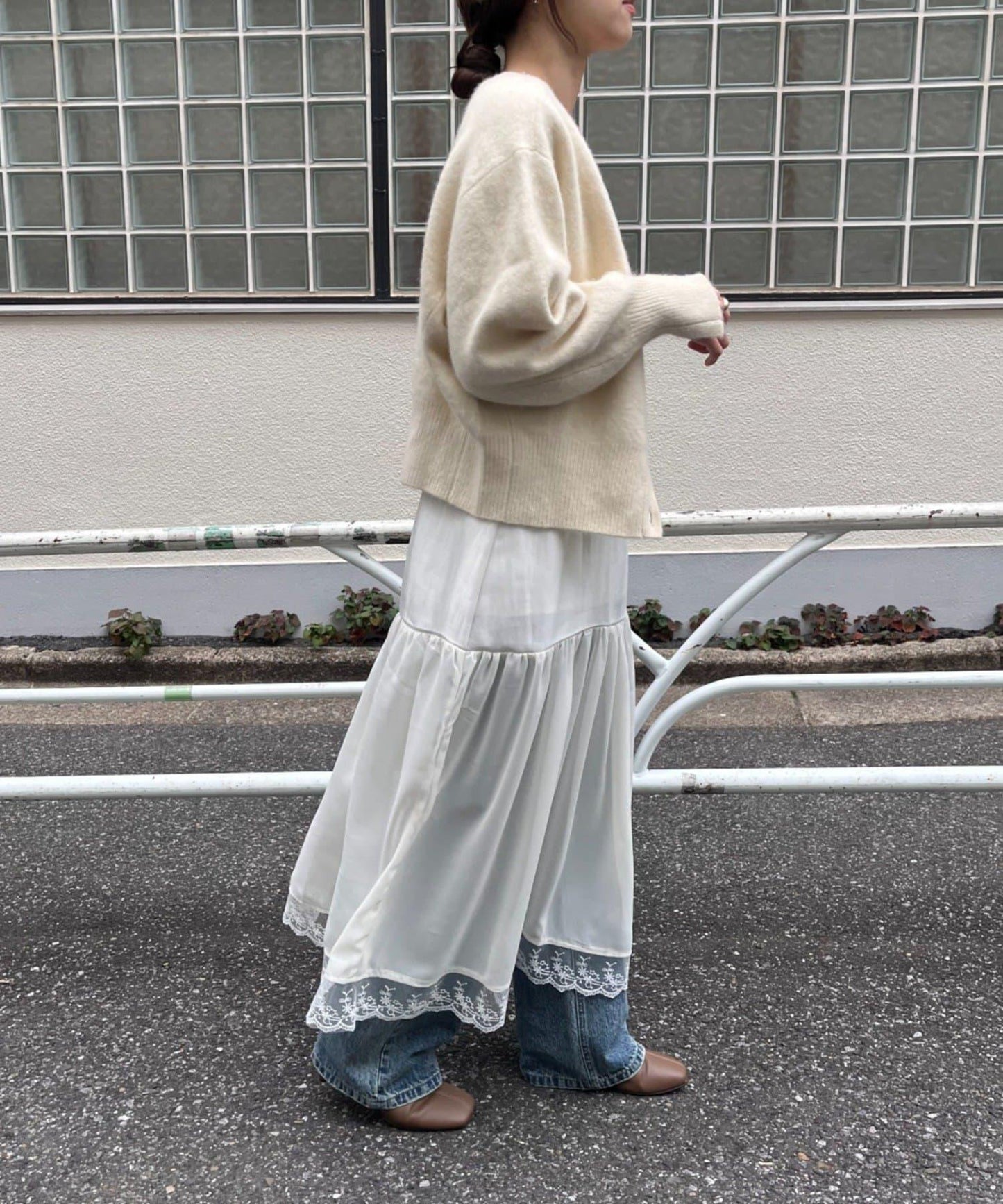 拼接蕾絲下襬緞面吊帶連衣裙