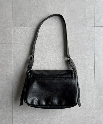 旋轉鎖雙帶皮革包