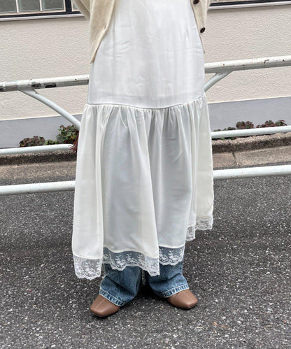 拼接蕾絲下襬緞面吊帶連衣裙