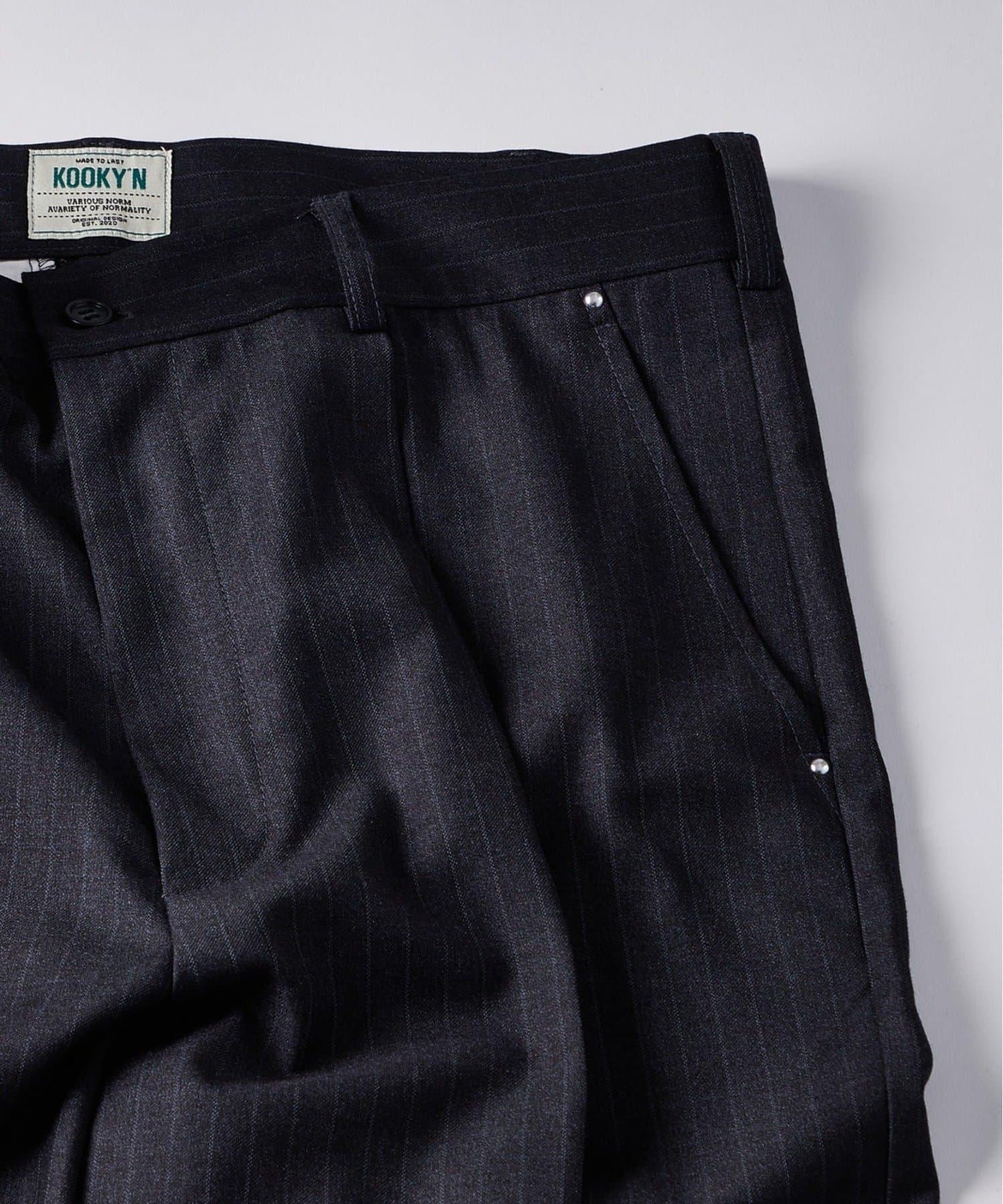 【KOOKY’N】TR單褶錐形休閒褲