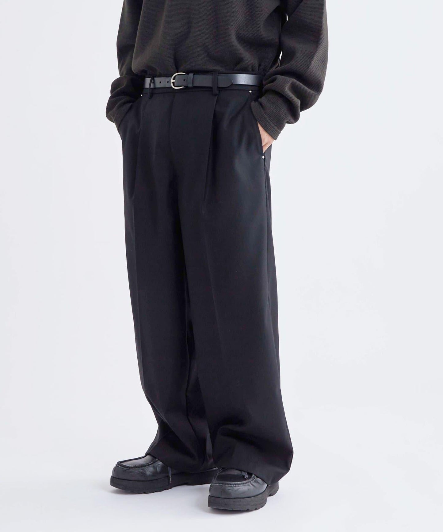 【KOOKY’N】TR單褶錐形休閒褲