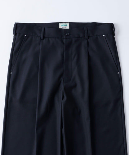 【KOOKY’N】TR單褶錐形休閒褲