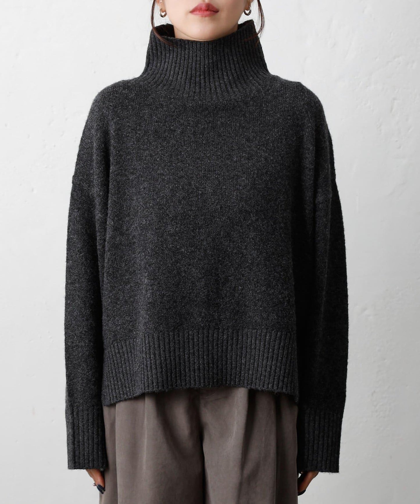 柔軟高領針織衫