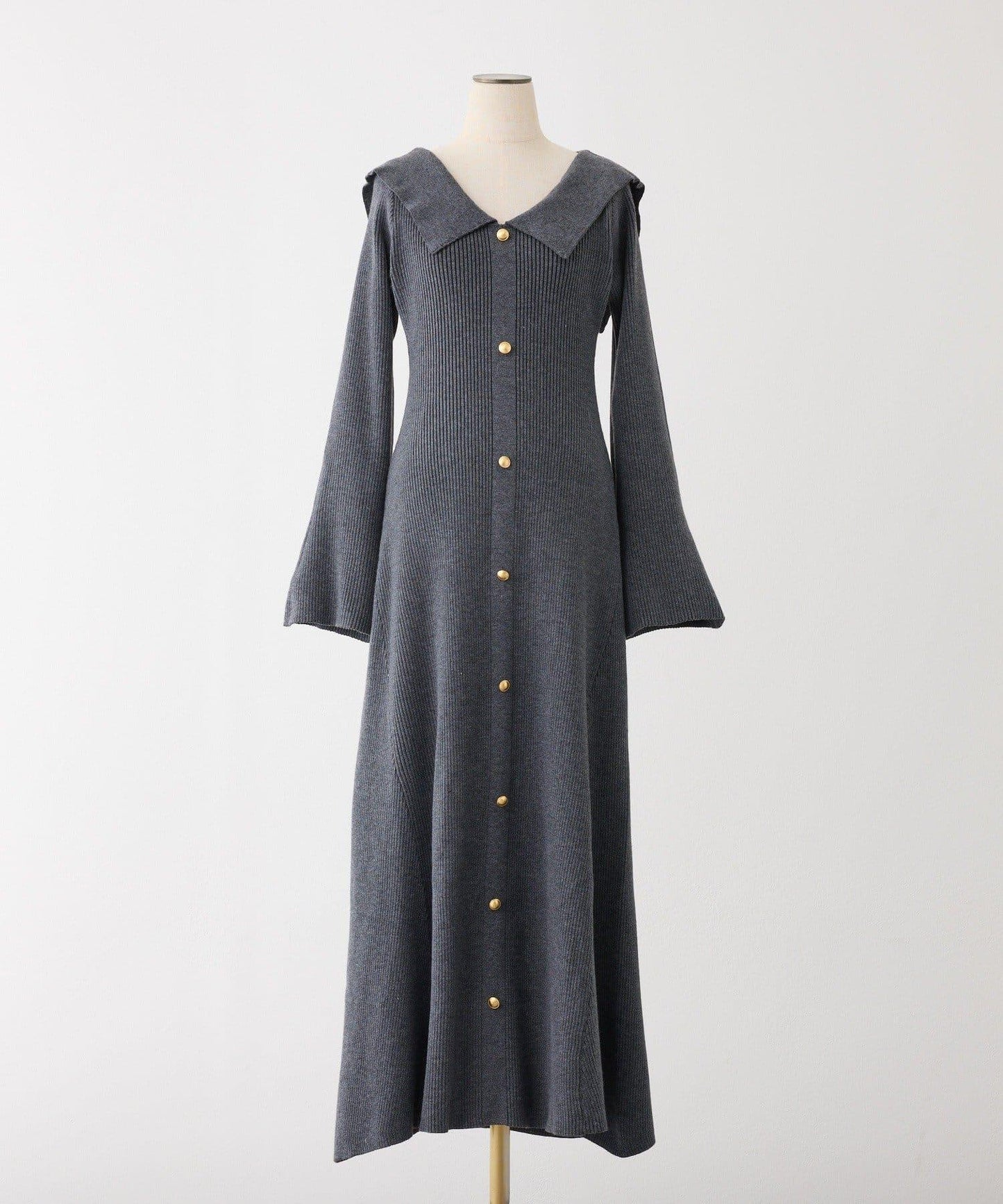 帶領金色紐釦針織長款連衣裙