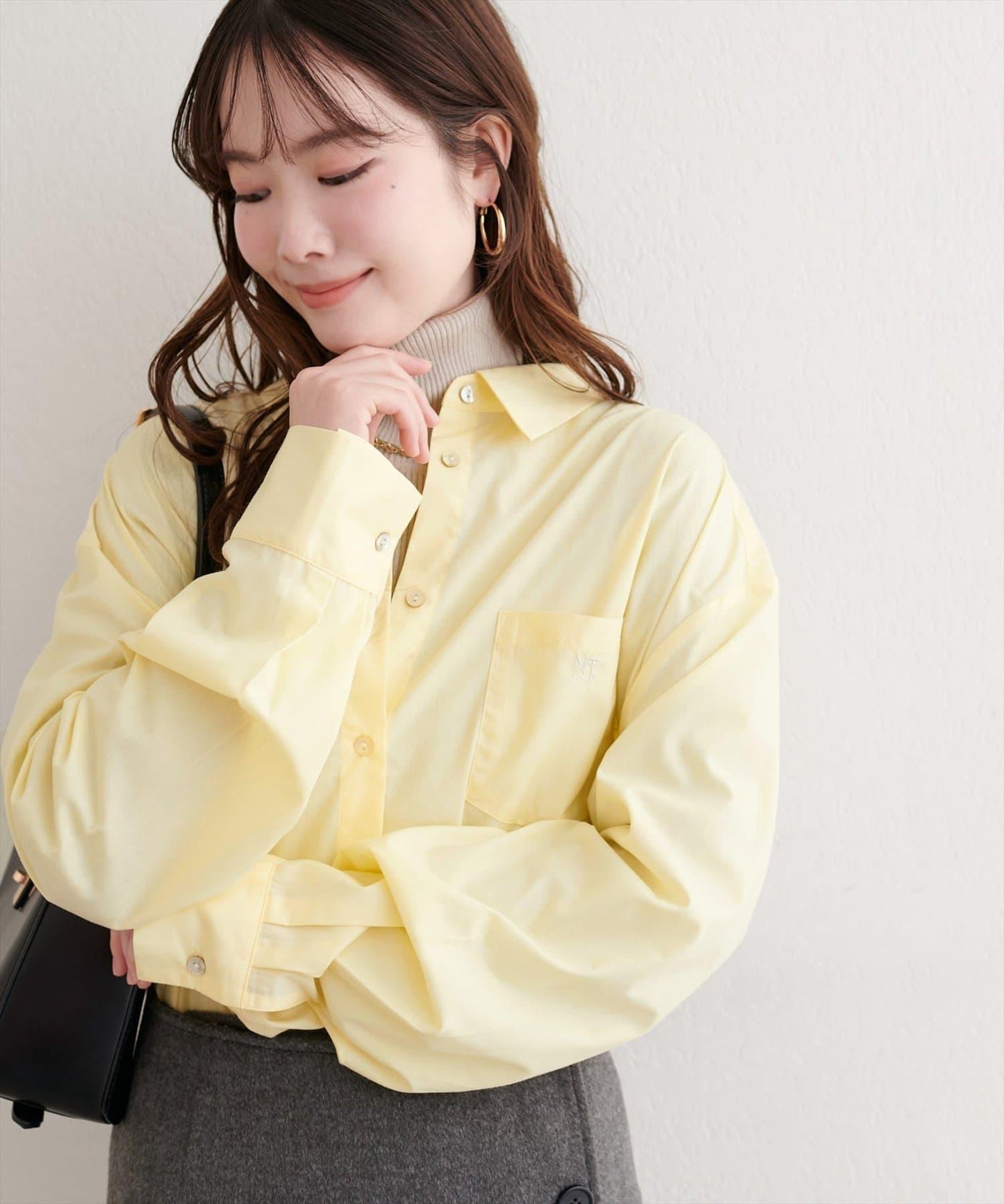 帶口袋刺繡寬鬆襯衫