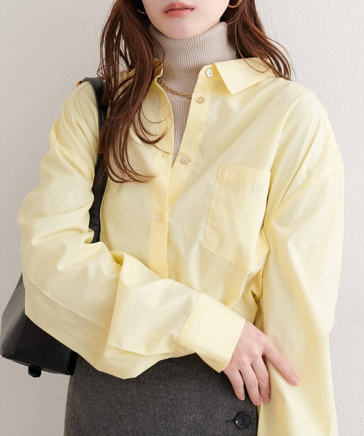 帶口袋刺繡寬鬆襯衫