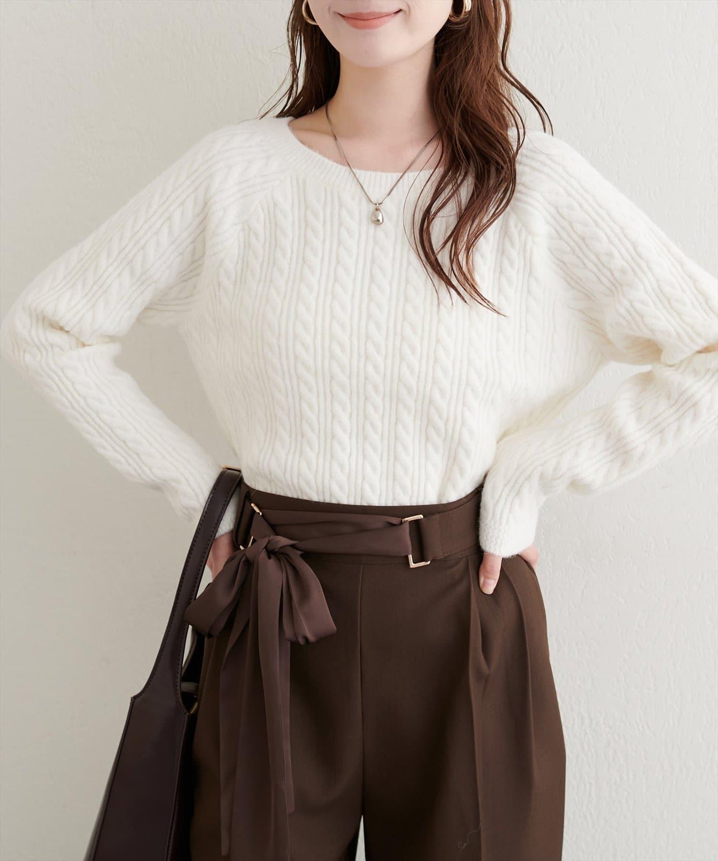 柔軟蓬鬆麻花針織套頭衫