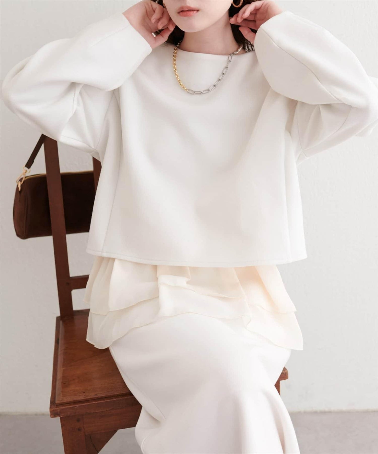 短款連帽衛衣+荷葉邊吊帶套裝