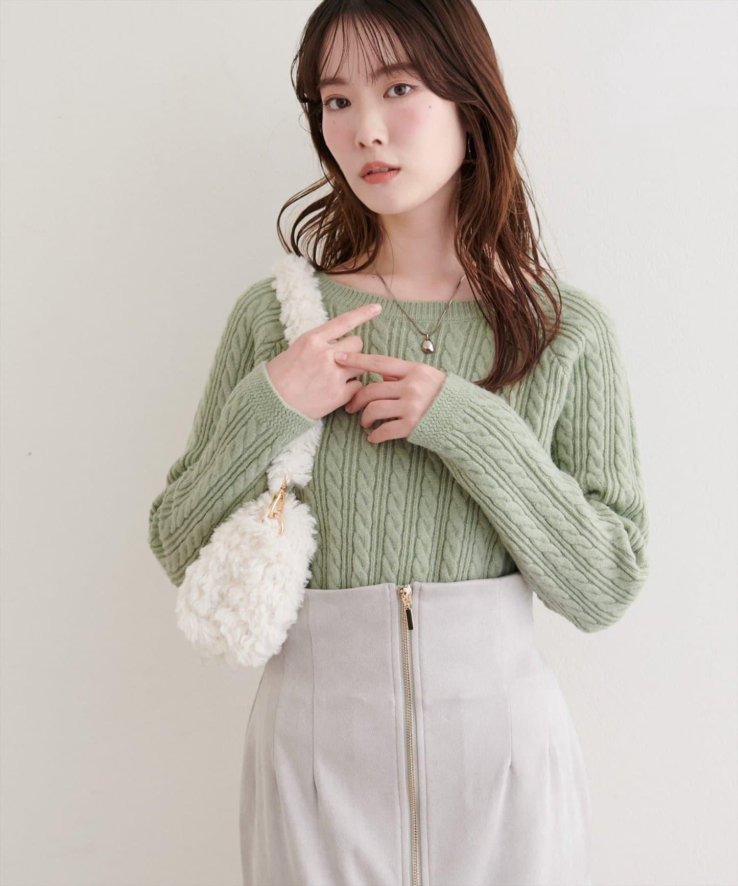 柔軟蓬鬆麻花針織套頭衫