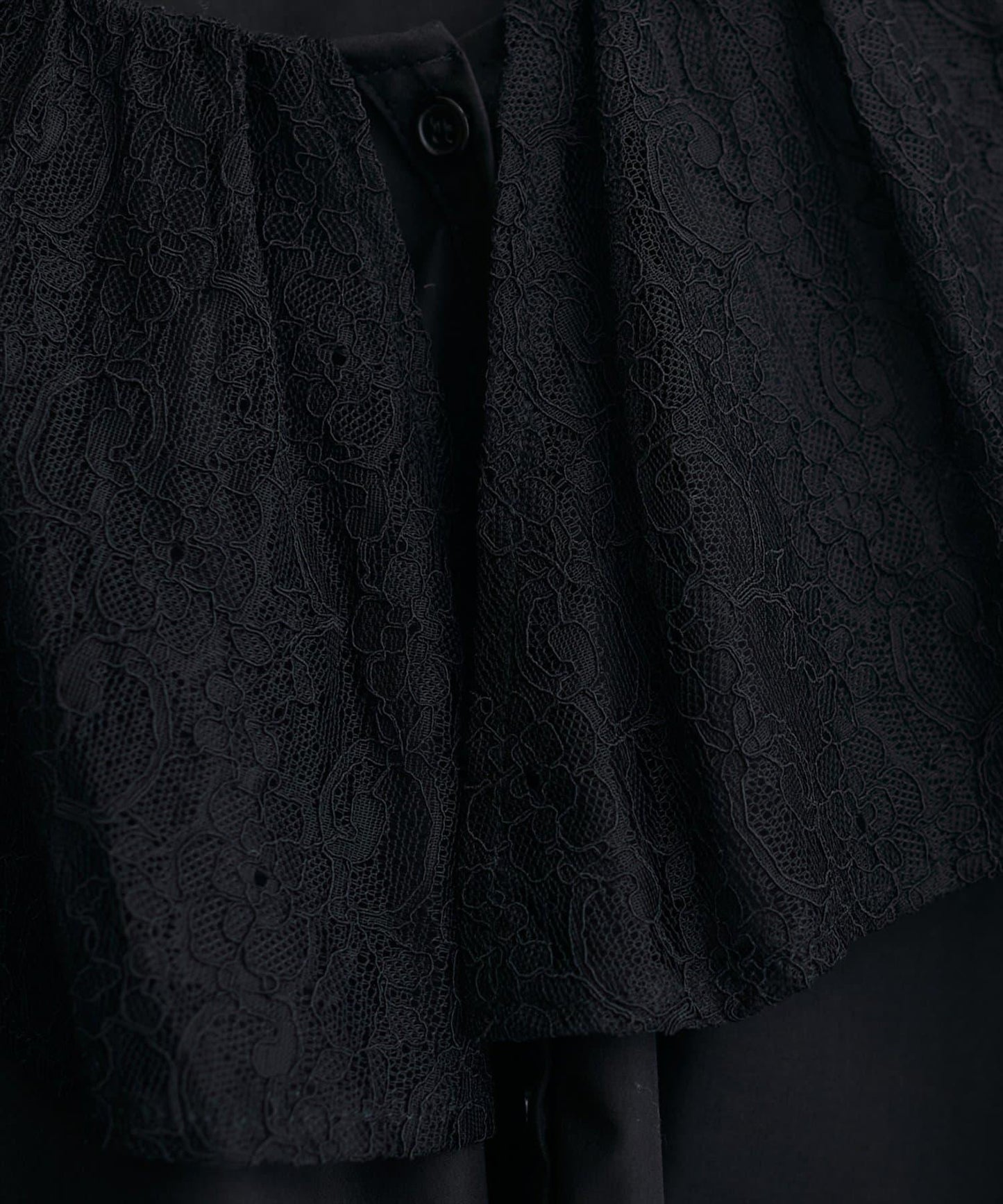 蕾絲斗篷領襯衫