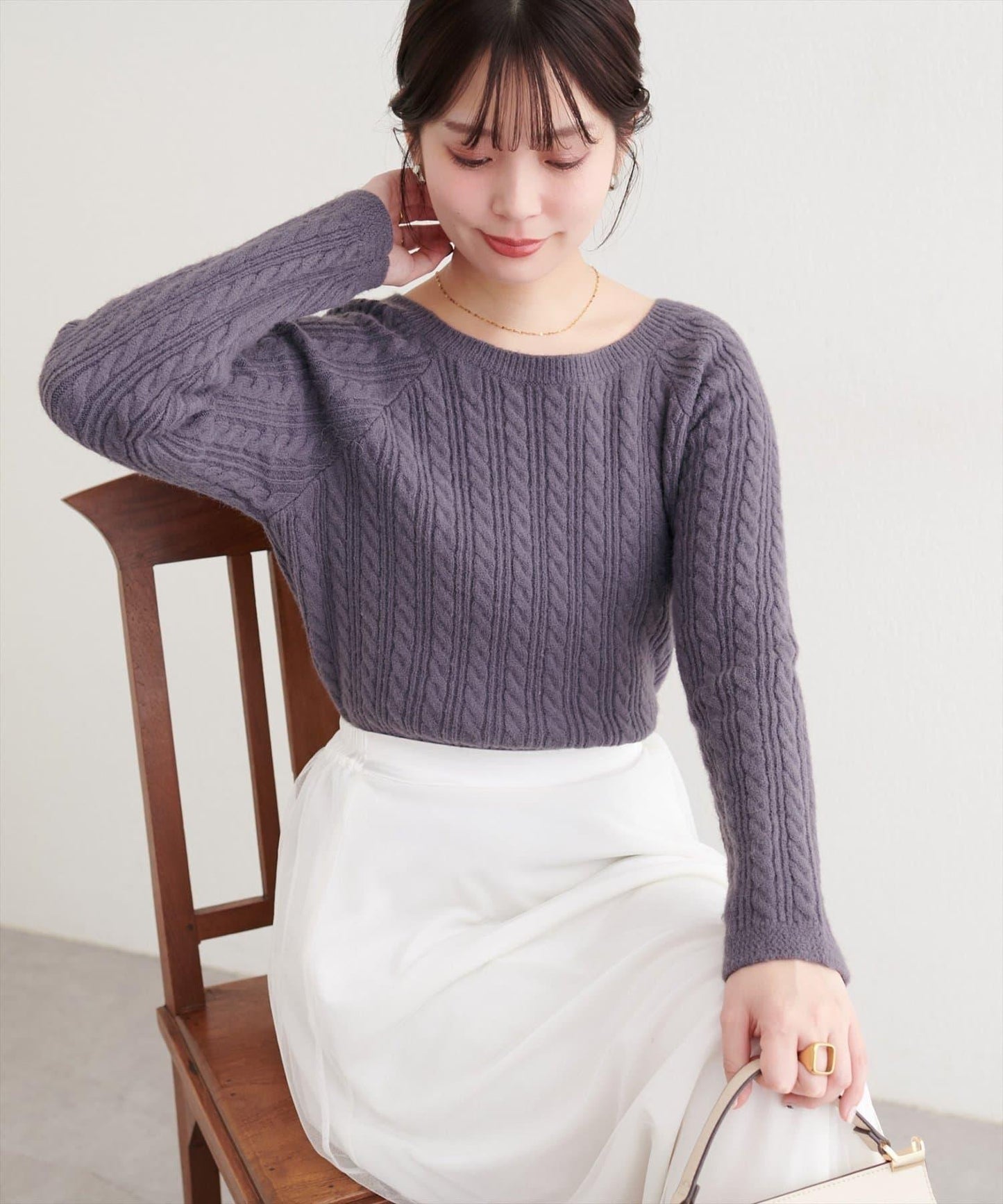 柔軟蓬鬆麻花針織套頭衫