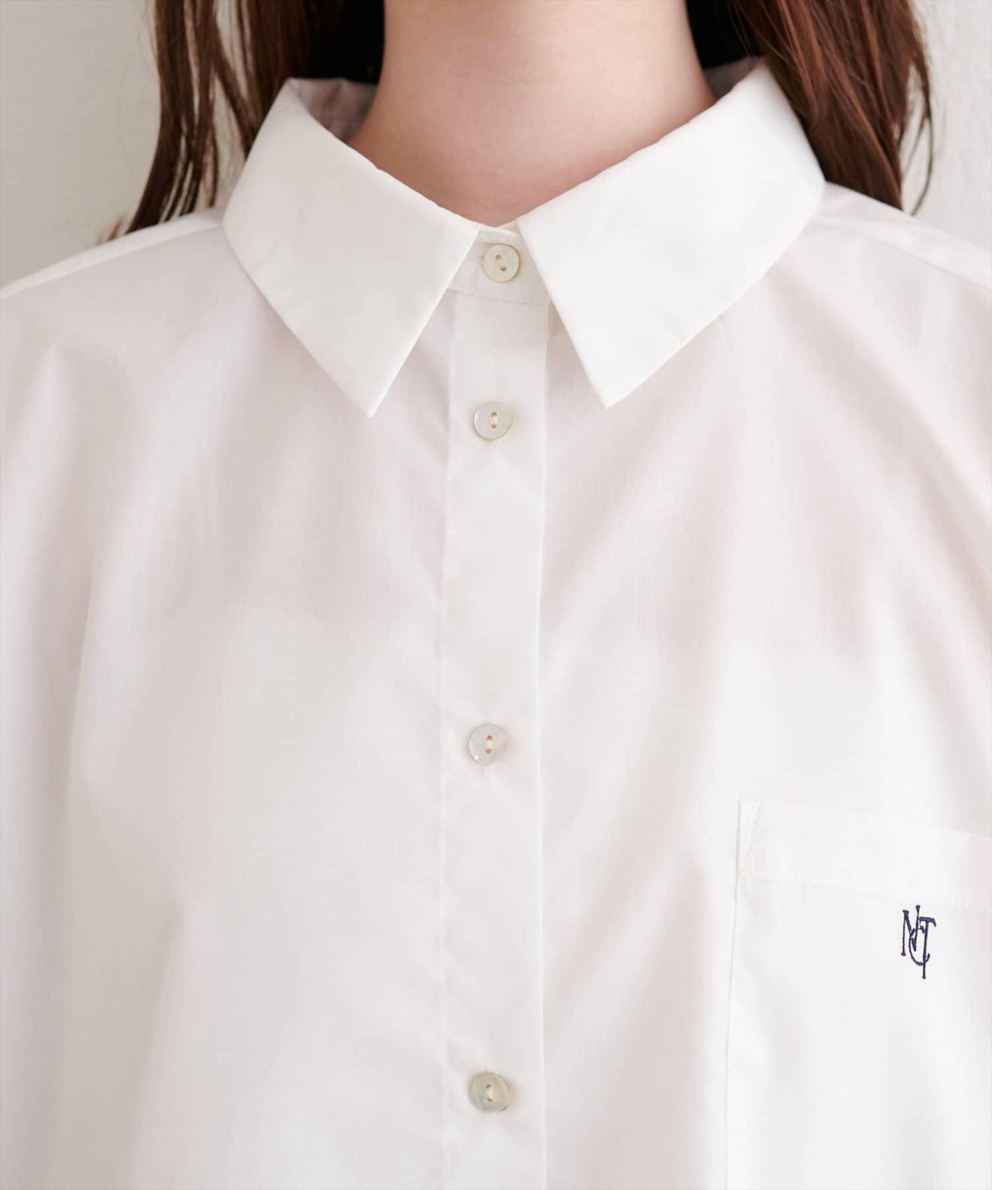 帶口袋刺繡寬鬆襯衫