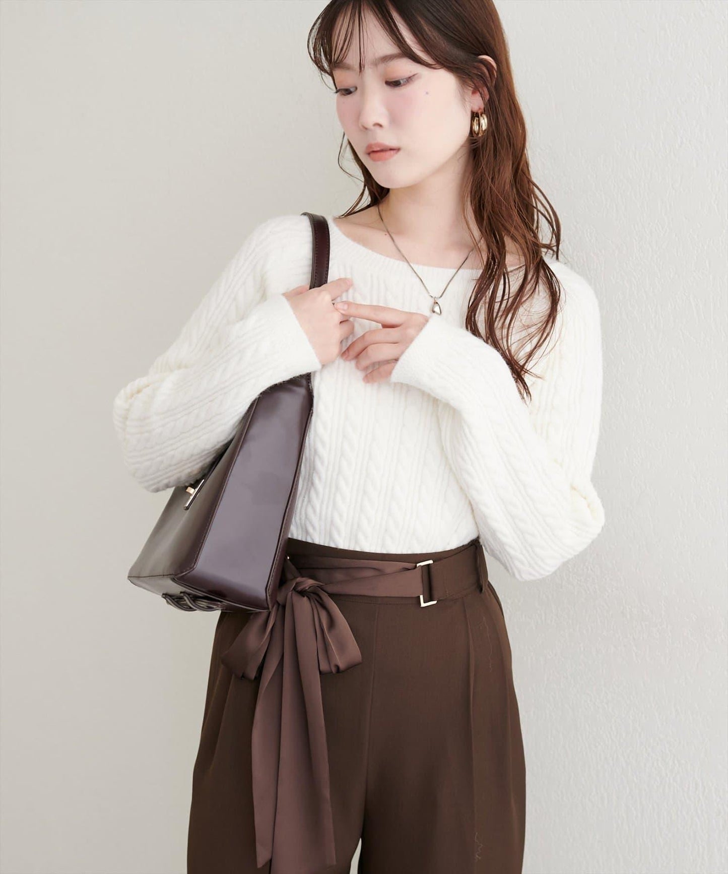 柔軟蓬鬆麻花針織套頭衫