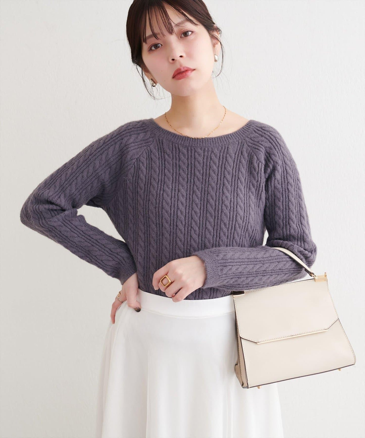 柔軟蓬鬆麻花針織套頭衫