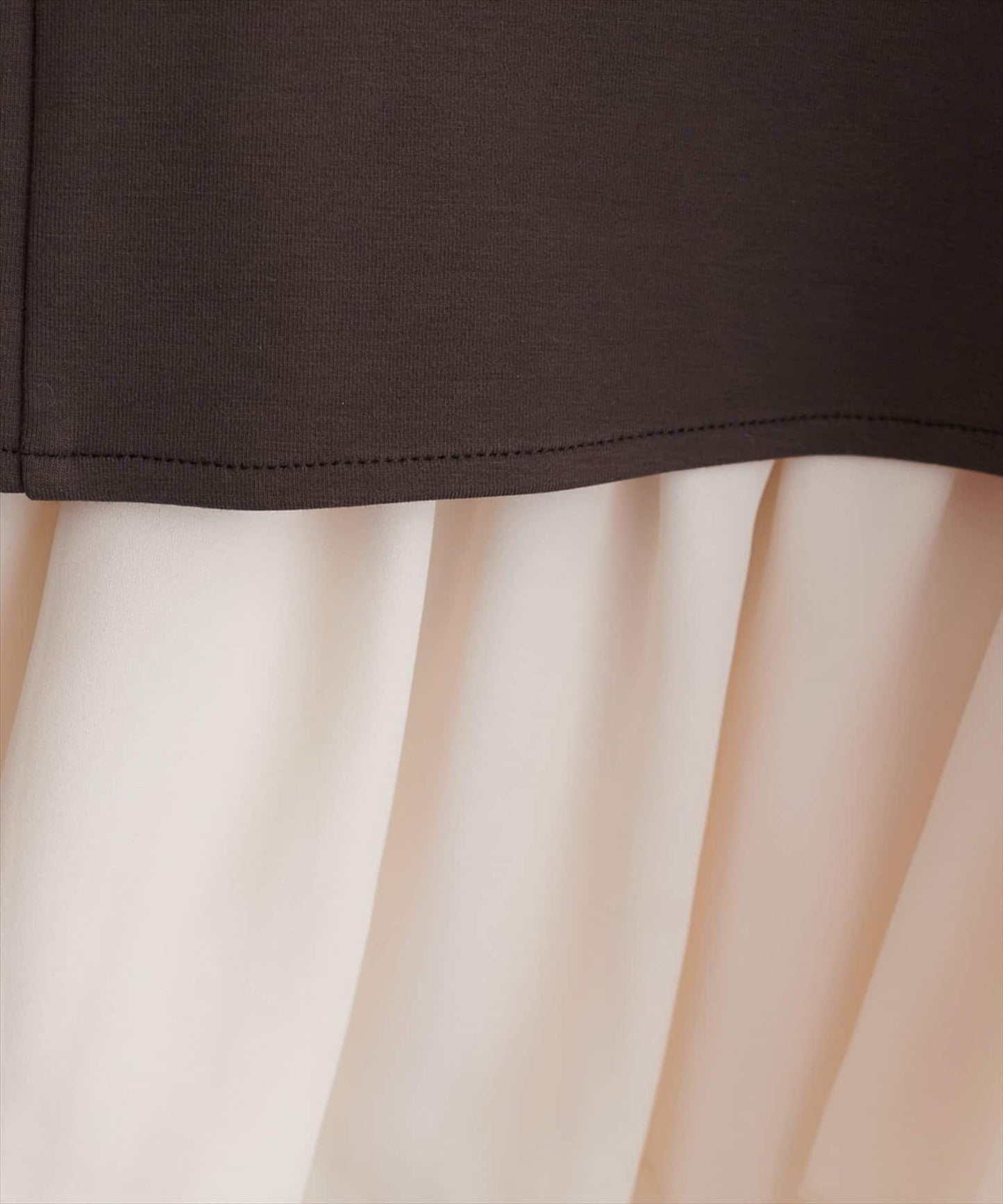 短款連帽衛衣+荷葉邊吊帶套裝