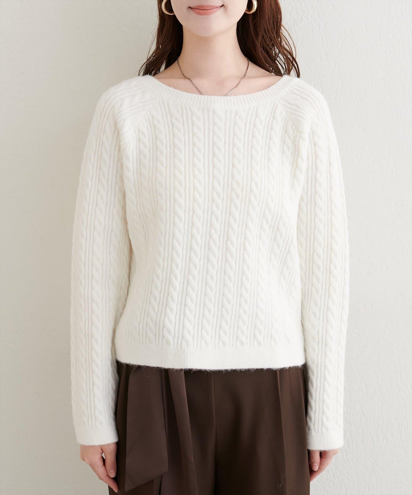 柔軟蓬鬆麻花針織套頭衫