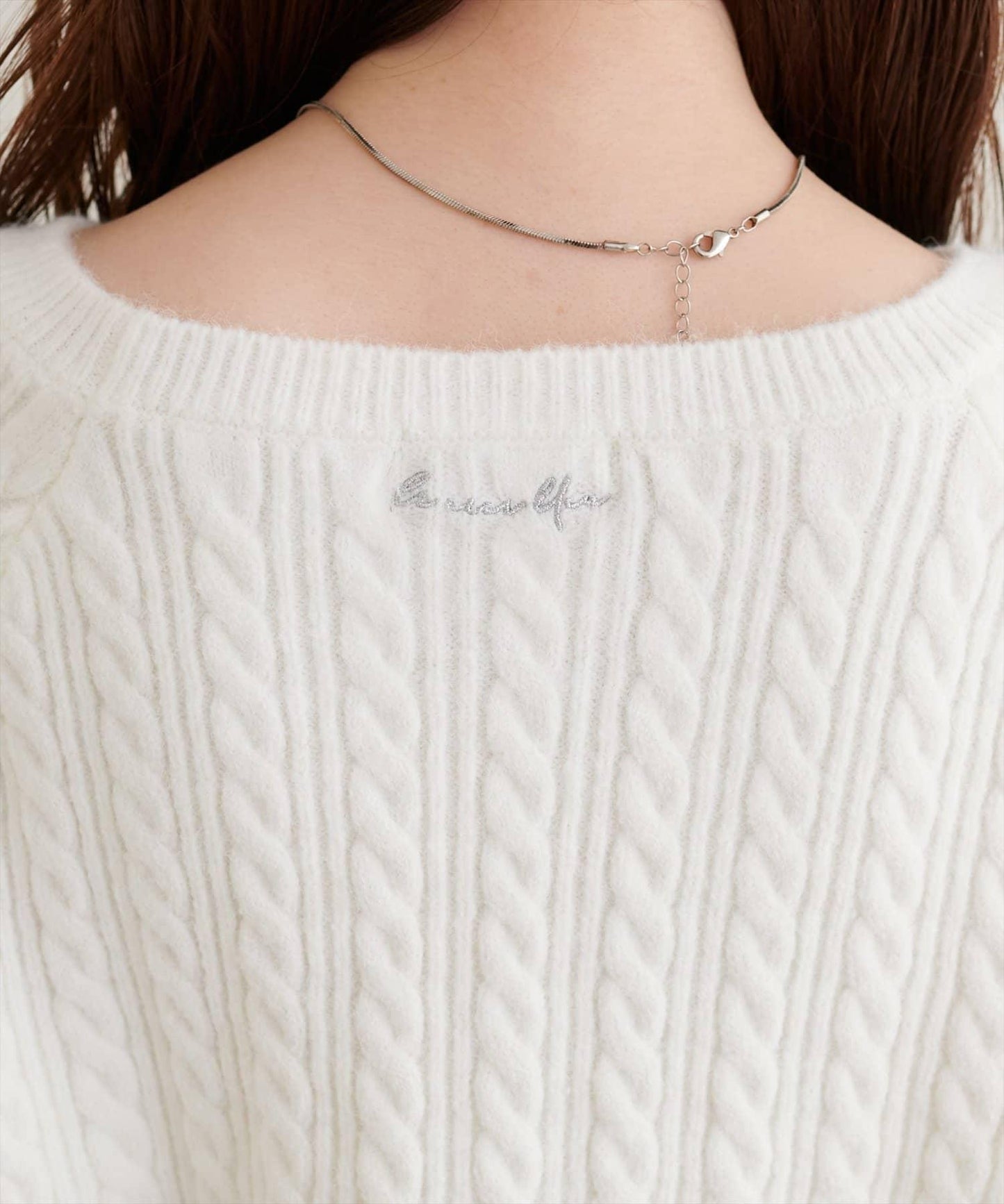 柔軟蓬鬆麻花針織套頭衫