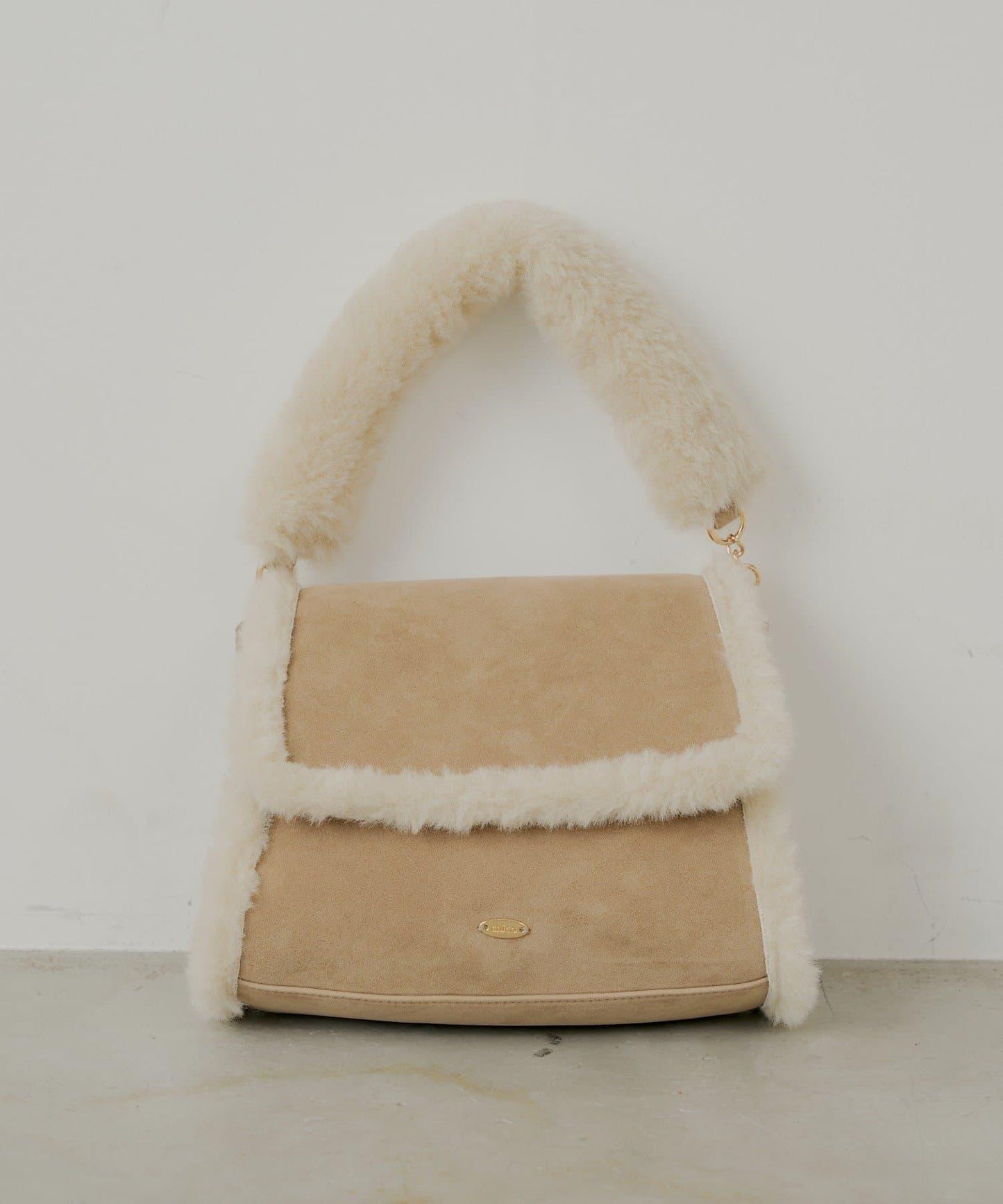 毛絨手柄翻蓋包