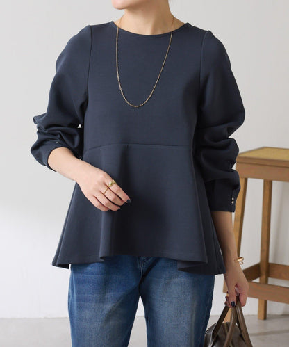 【顯瘦/顯腿長效果】袖部裝飾短款荷葉邊上衣