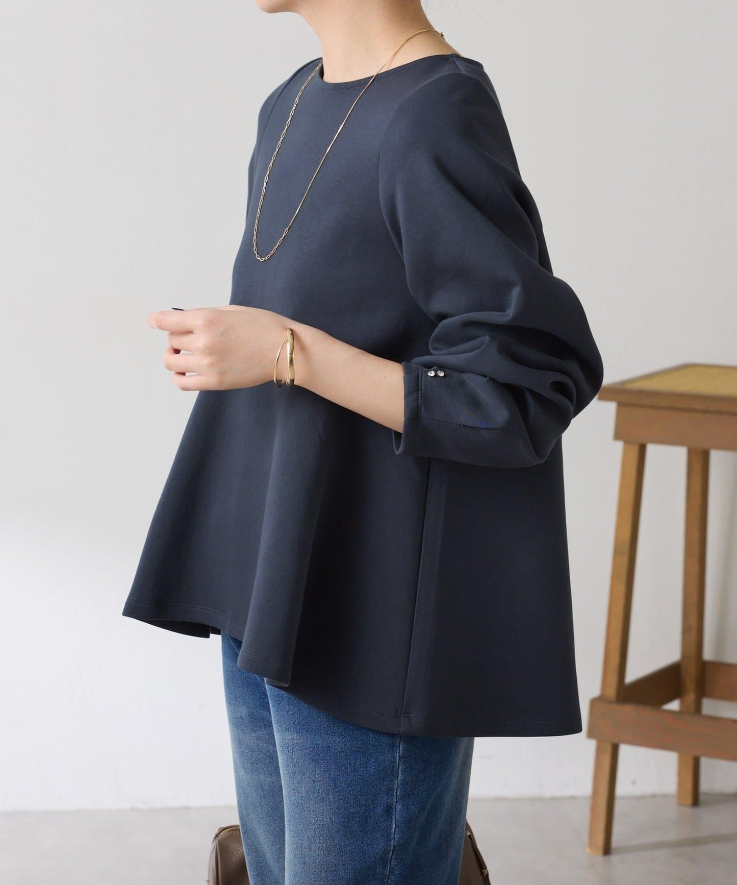 【顯瘦/顯腿長效果】袖部裝飾短款荷葉邊上衣