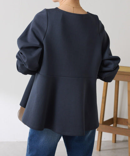 【顯瘦/顯腿長效果】袖部裝飾短款荷葉邊上衣