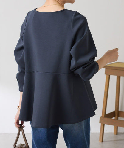 【顯瘦/顯腿長效果】袖部裝飾短款荷葉邊上衣