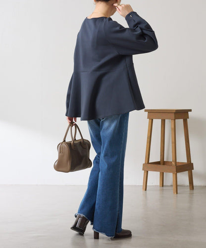 【顯瘦/顯腿長效果】袖部裝飾短款荷葉邊上衣