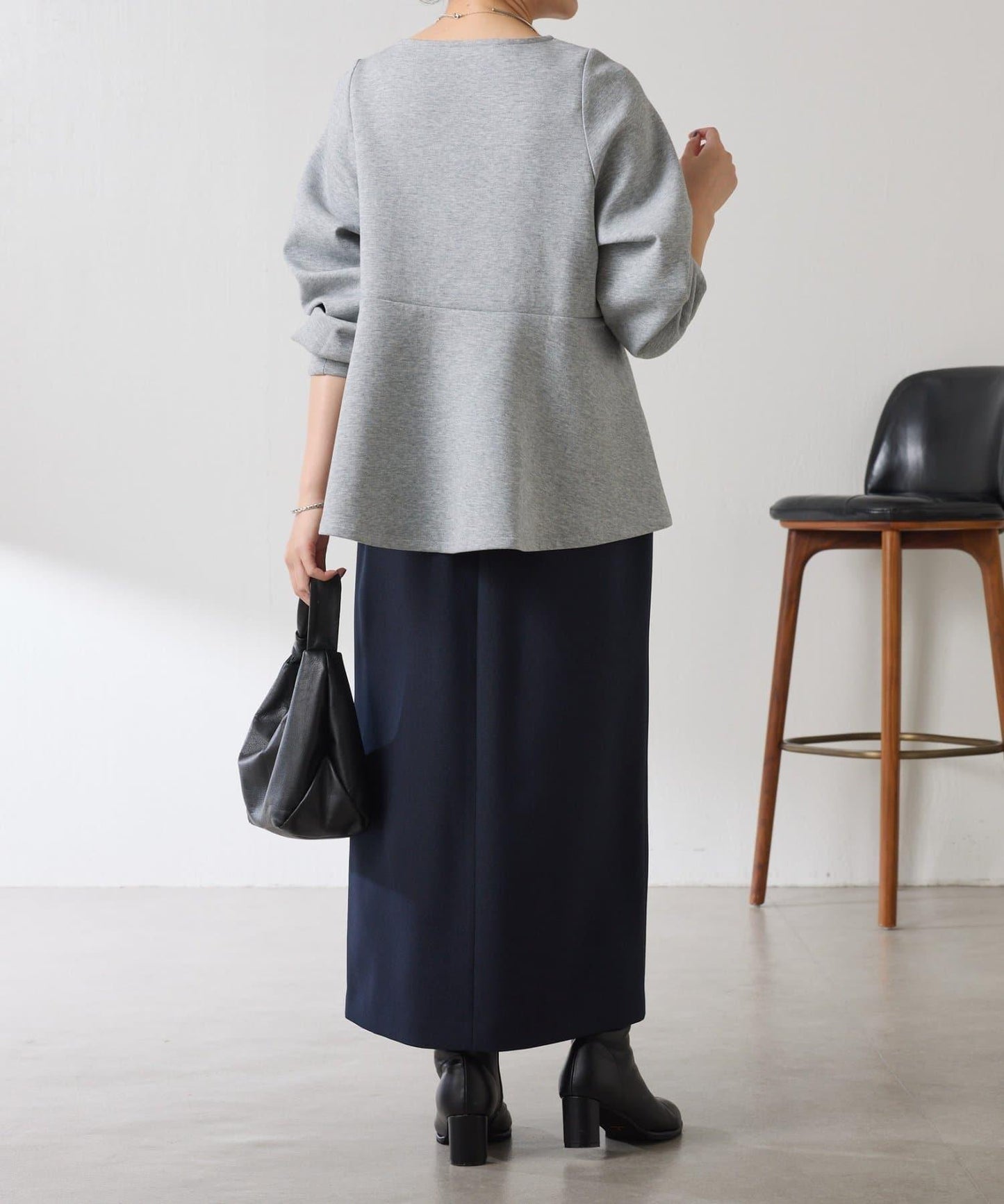 【顯瘦/顯腿長效果】袖部裝飾短款荷葉邊上衣