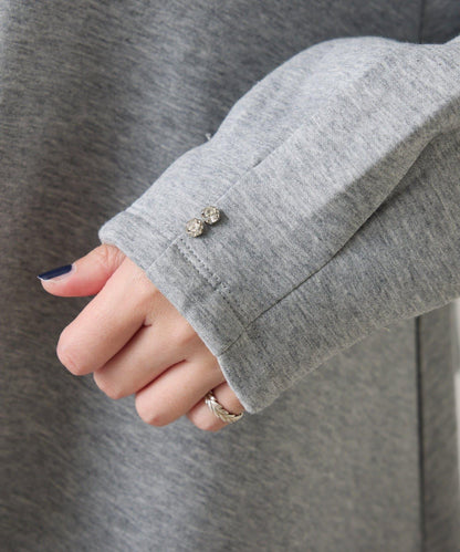 【顯瘦/顯腿長效果】袖部裝飾短款荷葉邊上衣