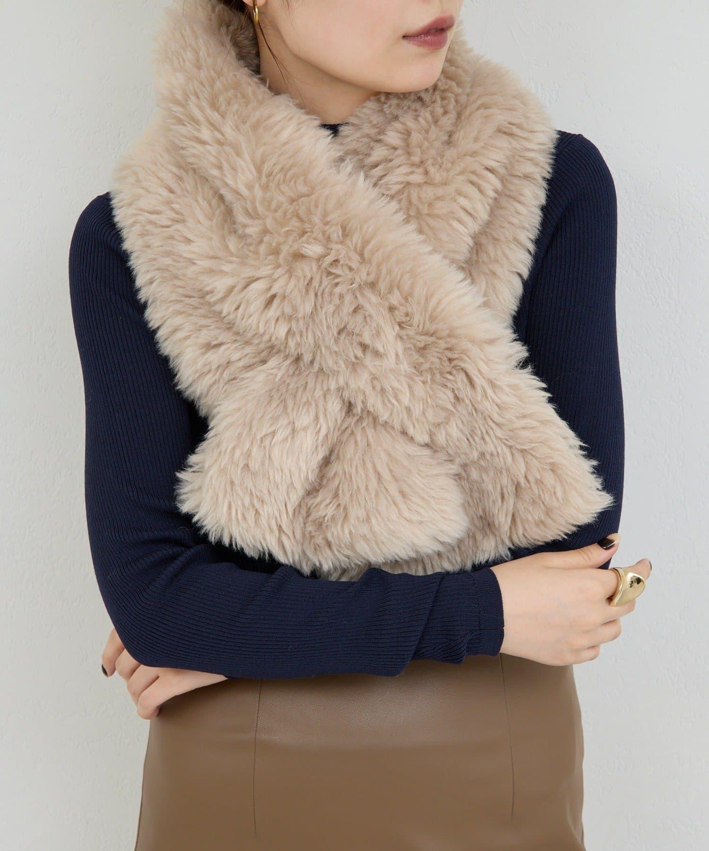 【2秒即可佩戴！】環保仿皮草交叉圍巾