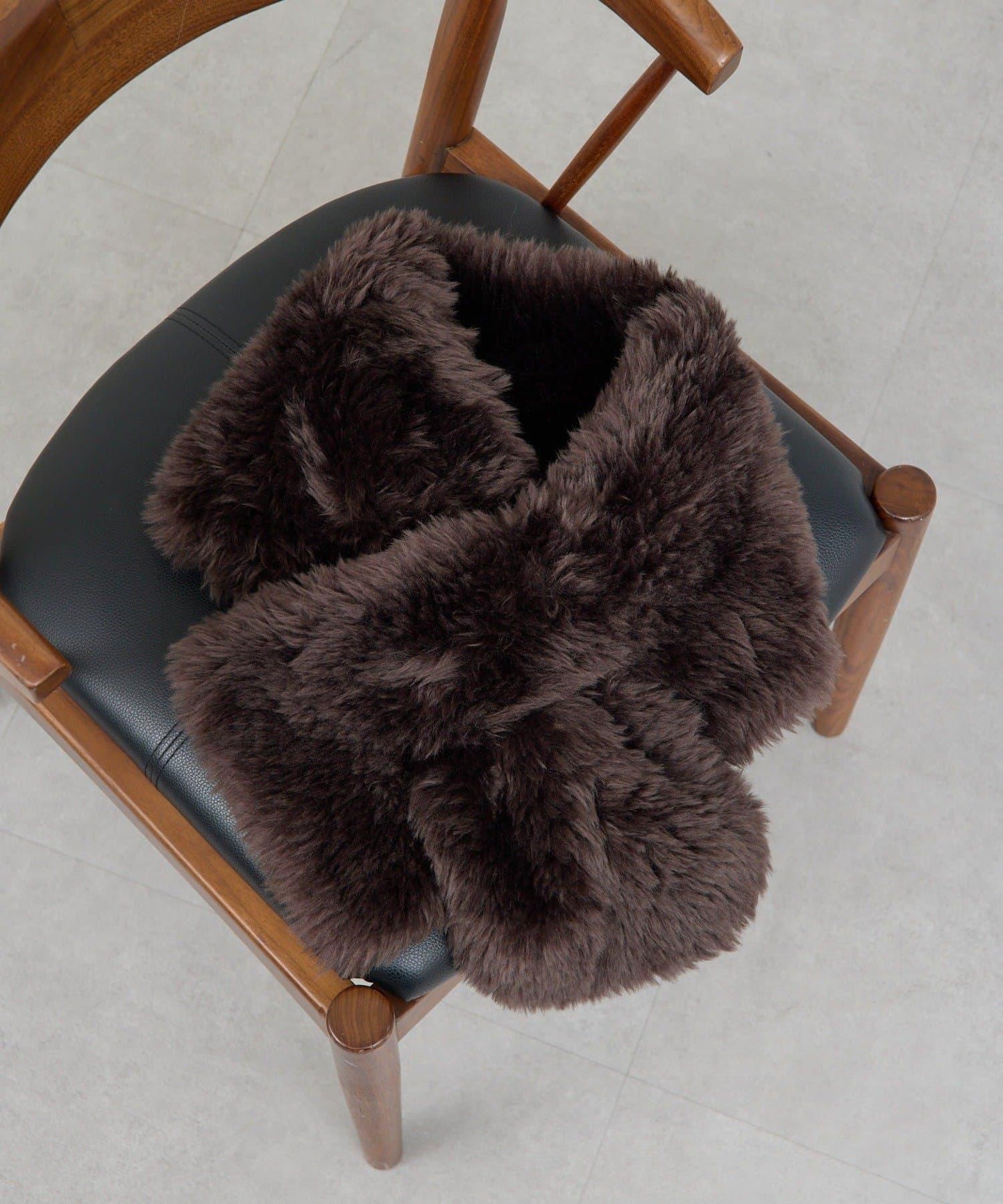 【2秒即可佩戴！】環保仿皮草交叉圍巾