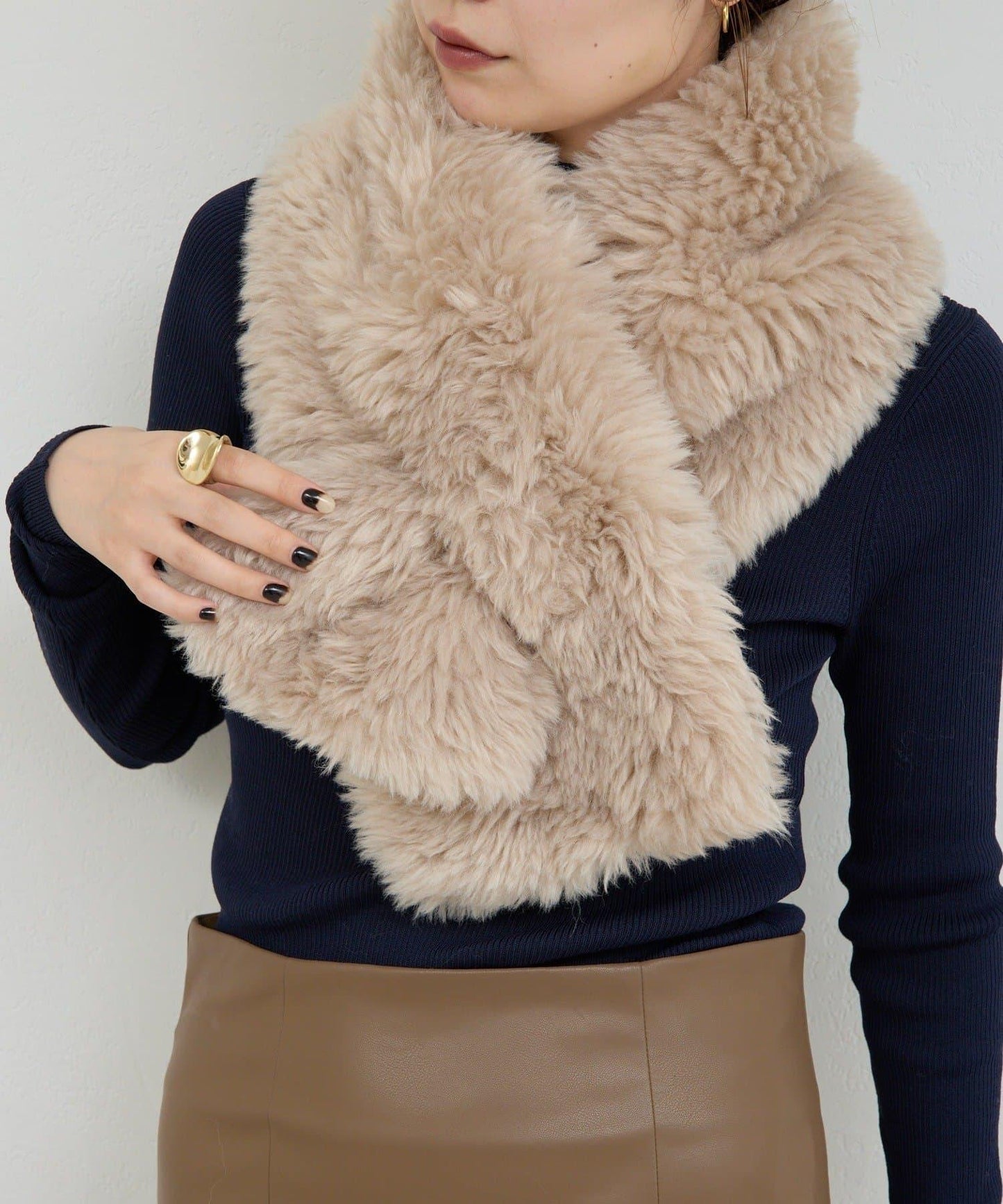 【2秒即可佩戴！】環保仿皮草交叉圍巾