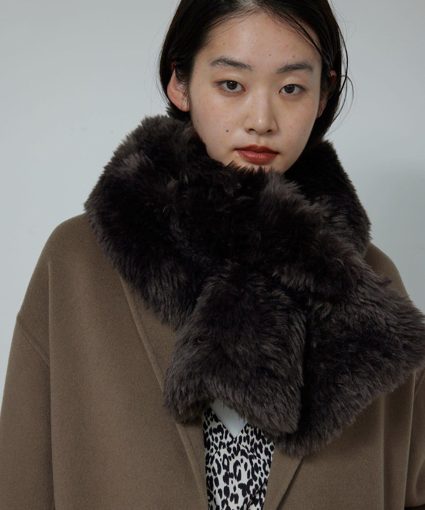 【2秒即可佩戴！】環保仿皮草交叉圍巾