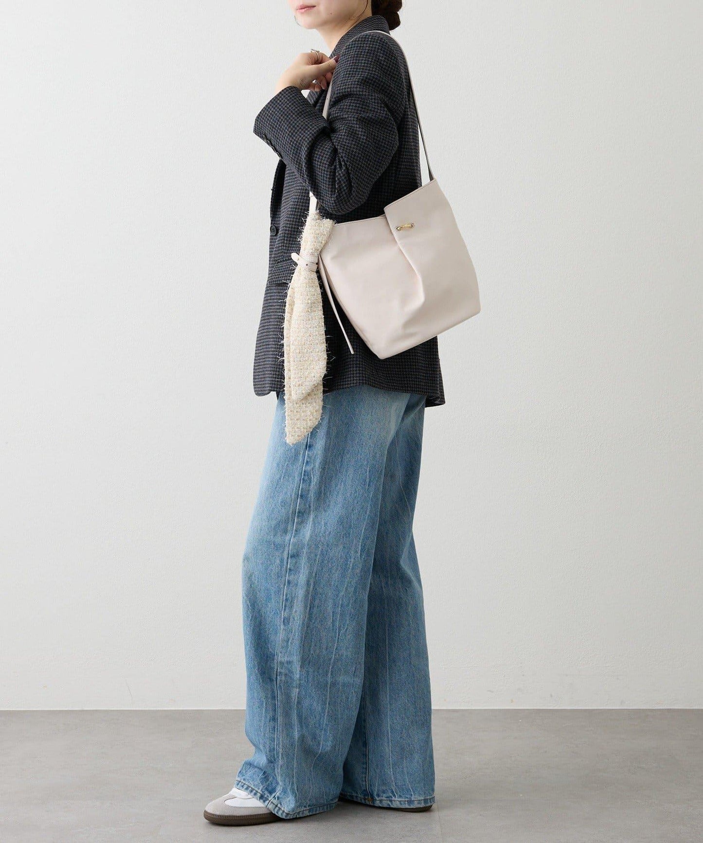 附絲巾皮革兩用單肩包